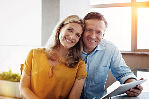 A couple smiling. Link to Life Stage Gift Planner Under Age 60 Situations.